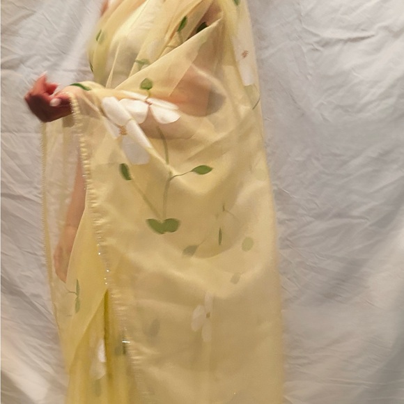 The Sunshine Sari - Picture 4 of 5